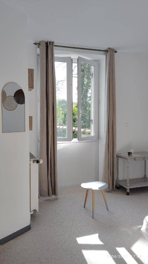 Appartement entier, Double Room with Private Bathroom in Ribérac, Périgord Vert