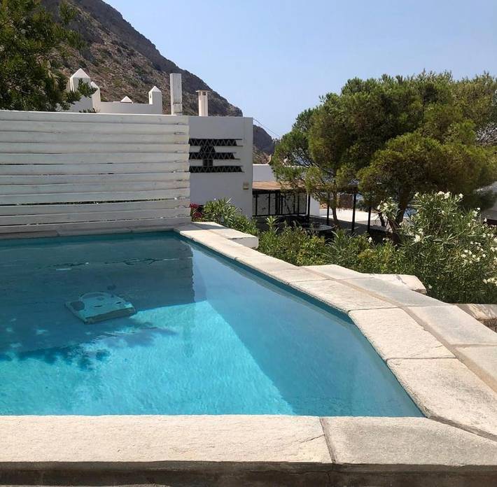 Location de vacances pour 6 personnes, avec terrasse ainsi que piscine et vue, animaux acceptés dans Kamarès