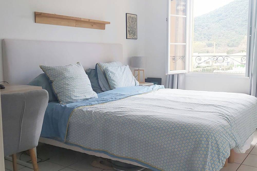 3 bedroom house in La Môle, Gulf of Saint Tropez in residence with swimming pool in La Môle, Region de Draguignan