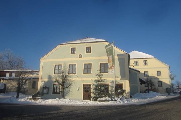 Ganze Ferienwohnung, Gasthof zur Post - Ferienwohnung Postresidenz in Eschlkam, Ostbayern