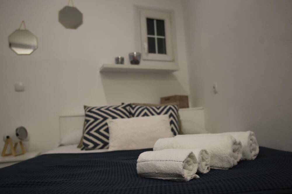 Apartamento entero, Estudio económico y acogedor terraza compartida - Centro - in Casco Antiguo, Sevilla