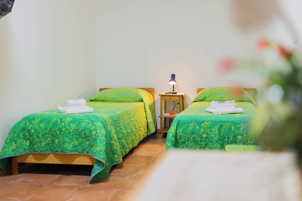 Cozy house in the center of town, minutes from nuraghi, domus and beaches in Ossi, Sassari Provinz