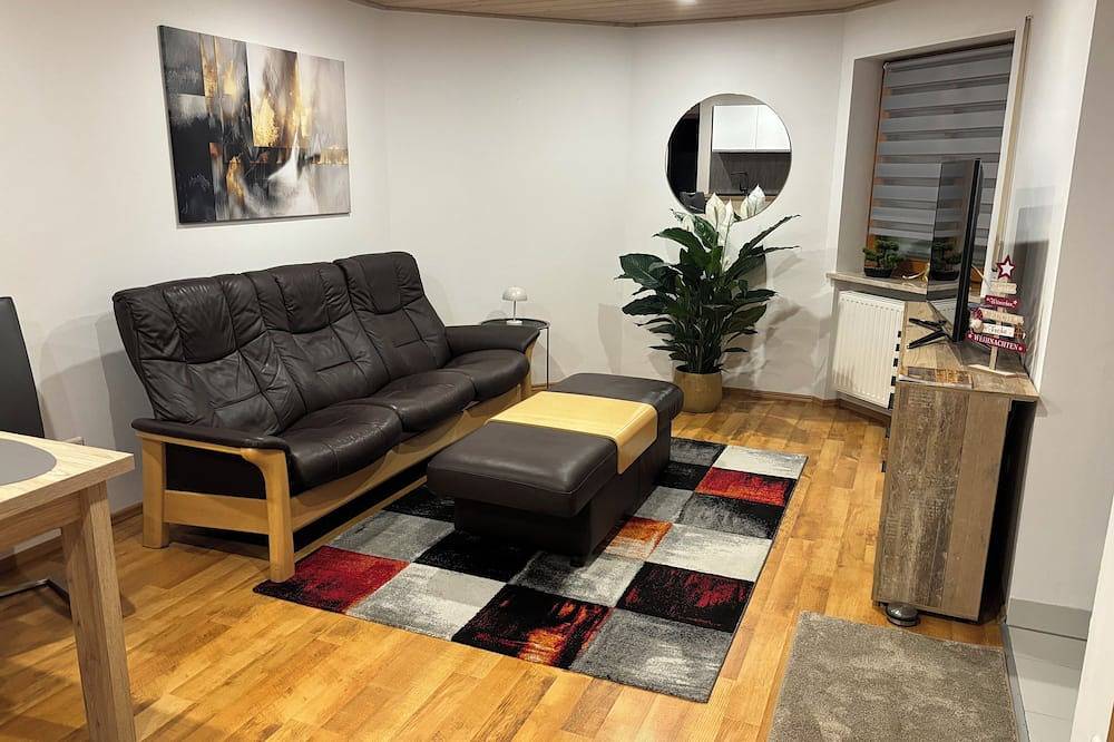 Ganze Wohnung, Moderne Ferienwohnung für 2 Personen in Neunburg vorm Wald, Naturpark Oberpfälzer Wald
