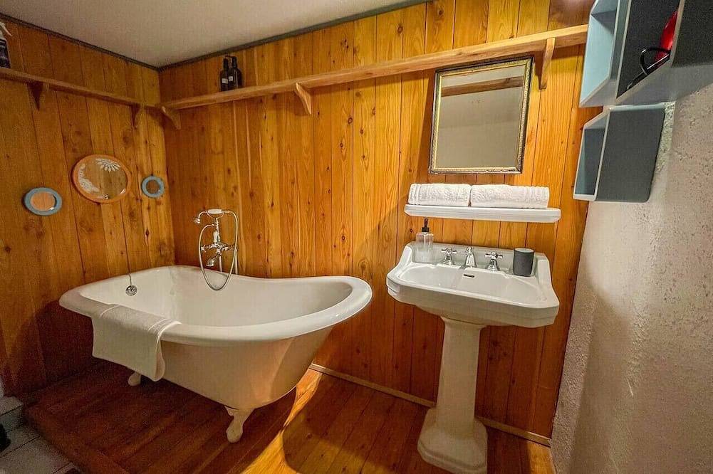 Ganze Wohnung, La Maison Bleue - Historic house in the heart of Riquewihr. \"Le Chamois\" 2 guest flat in Riquewihr, Regionaler Naturpark Belchen der Vogesen