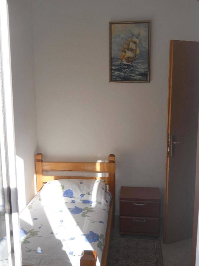 Gîte pour 4 personnes, avec jardin et vue dans Risan - 4