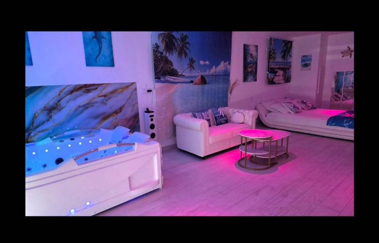 Location de vacances pour 2 personnes, avec Balcon et Terrasse ainsi que Jacuzzi et Vue à Poilhes