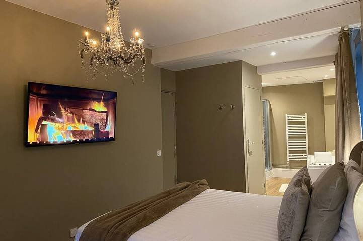 Appartement entier, Un cocon en ville : chambre Spa chic et élégante in Saint-Aquilin-de-Pacy, Région d'Évreux