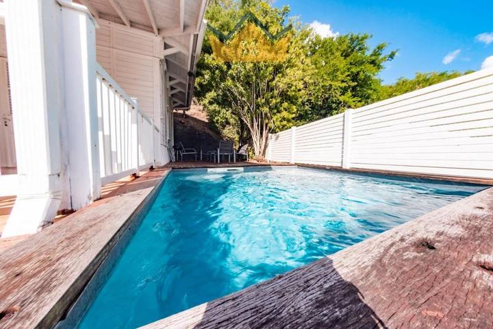 Location de vacances pour 8 personnes, avec vue ainsi que balcon et piscine, adapté aux familles dans Anse à l'Ane - 3