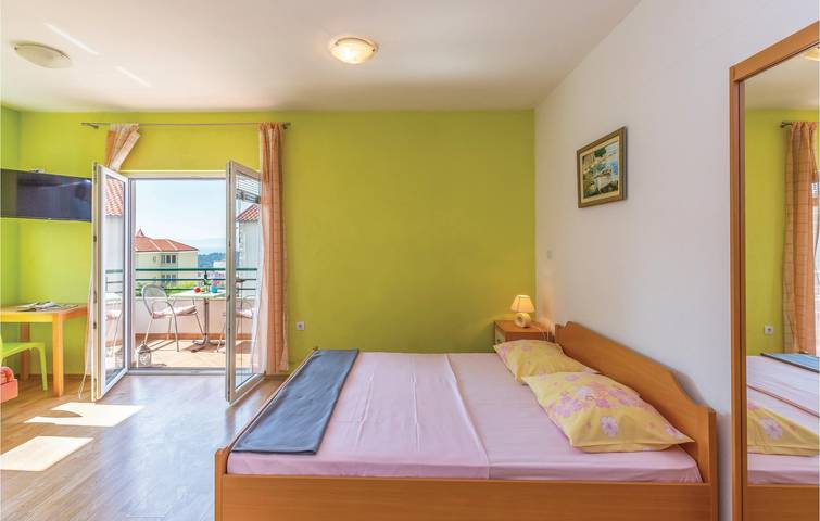 Appartement de vacances entier, Appartement moderne avec terrasse, Wi-Fi et parking près de Makarska in Makarska, Makarska riviera
