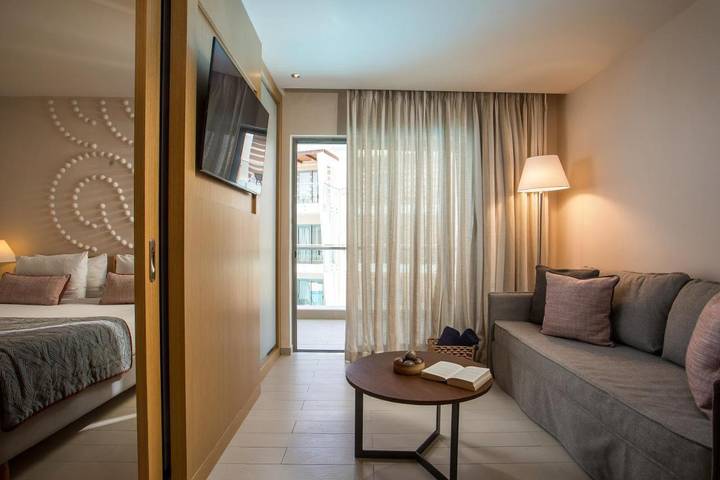 Resort per 4 persone, con giardino e piscina nonché piscina per bambini in Rodi