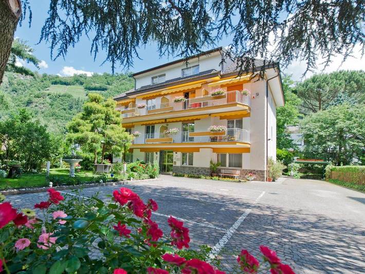 BnB für 3 Personen, mit Ausblick und Garten in Meran