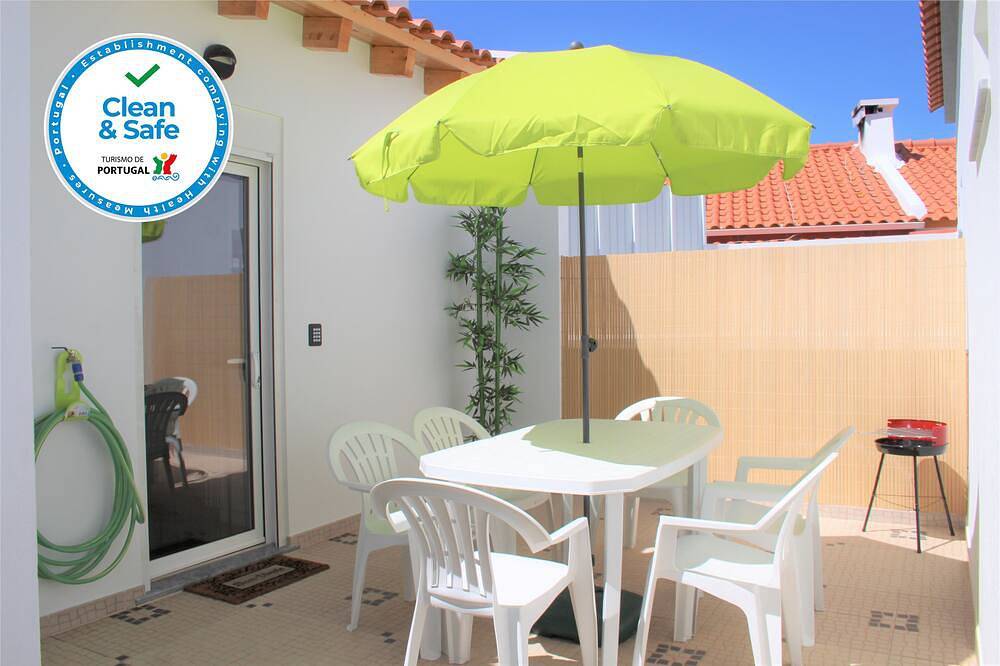 Casita C/Patio Privado a 200 metros, 3 mn a pie, de la playa de Peniche. in Peniche, Leiria District