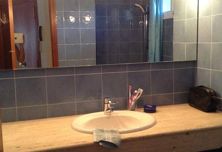 Entire apartment, First Line Apartment Benidorm with Sea View, Shared Pool & Wi-Fi in Playa de Levante, Costa Blanca