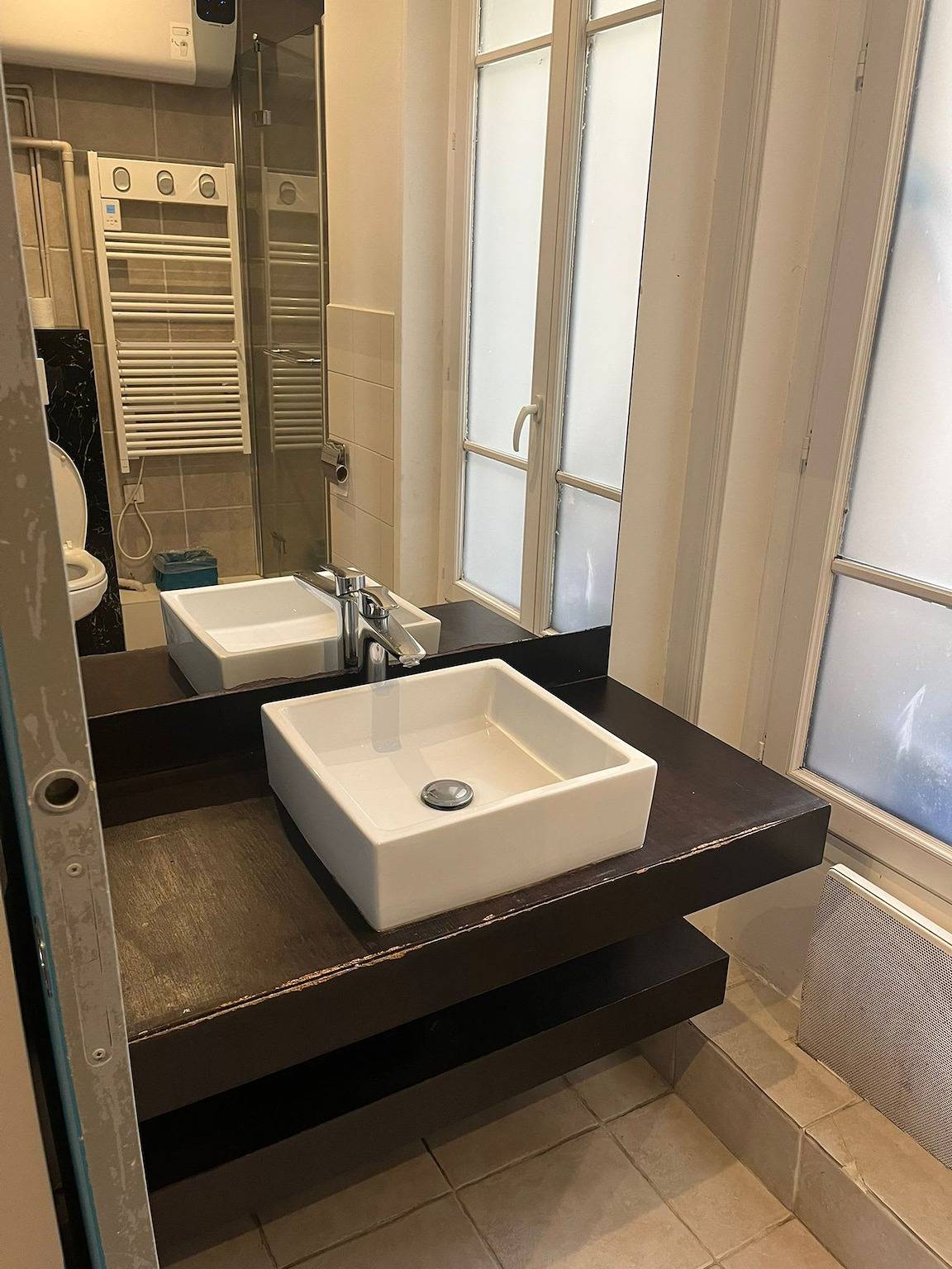 Entire apartment, Large Modern Studio close to the Eiffel Tower in Eiffel Tower, Paris