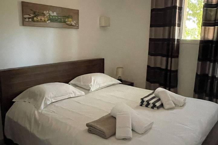 Gîte pour 6 personnes, avec balcon et piscine dans Office de Tourisme Porto Vecchio Sud Corse - 2