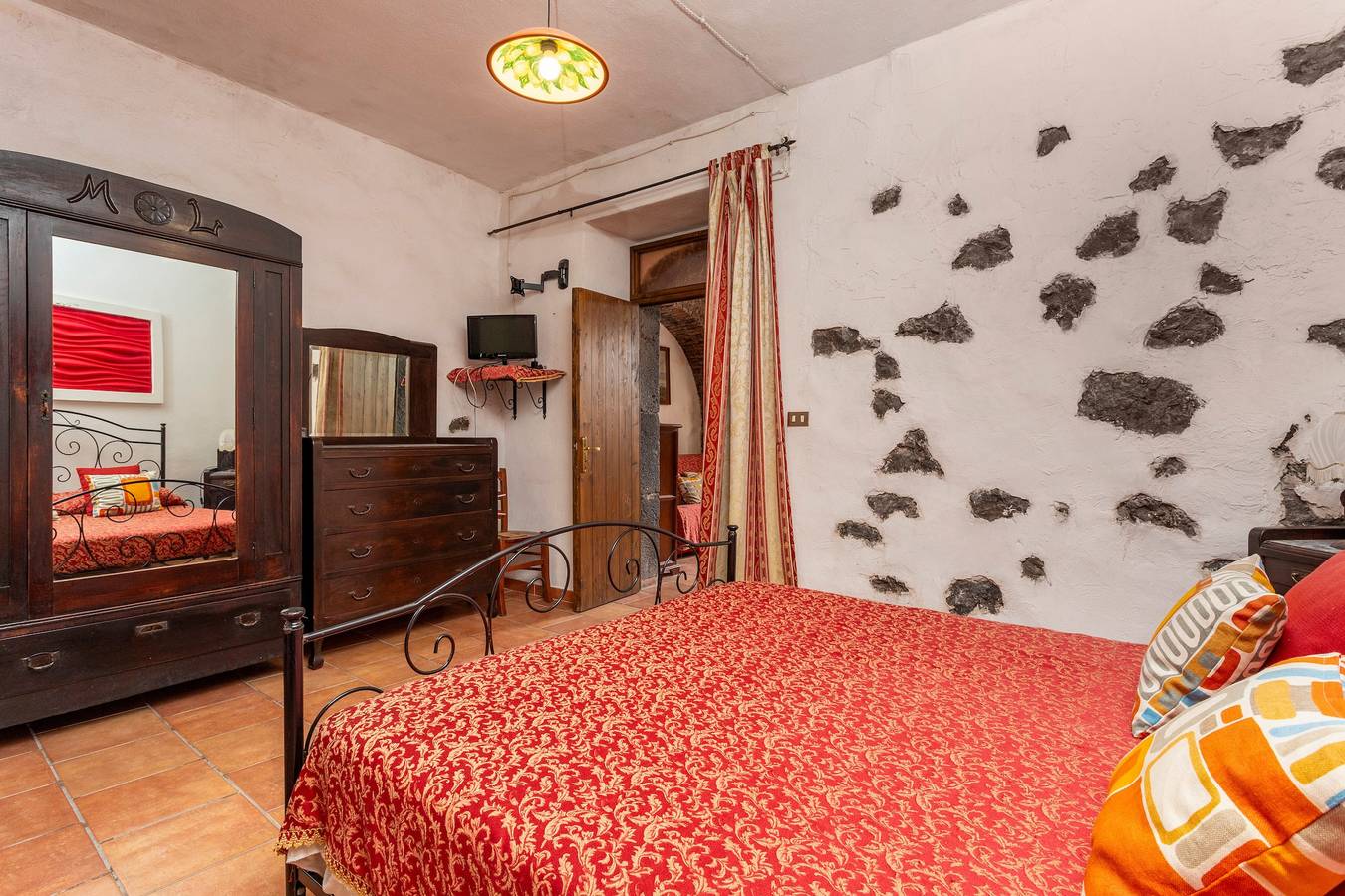 Ganze Wohnung, Ferienhaus 'Cantina' mit Meerblick, Wi-Fi und Klimaanlage in Piedimonte Etneo, Ätna