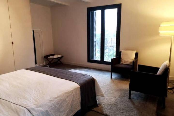 Gîte pour 2 personnes, avec vue ainsi que piscine et jardin, animaux acceptés à Alella - 3