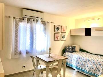 Gîte pour 3 personnes, avec jardin et terrasse à Porto Rotondo