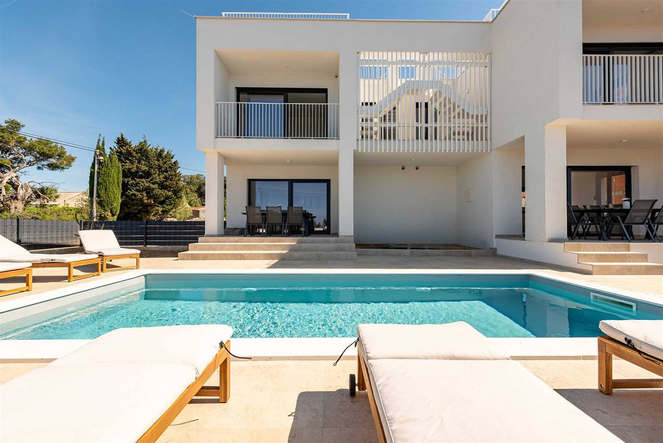 Geheel appartement, Heated pool | Modern apartment for 4-6 people | Sea view | Quiet location in Vir