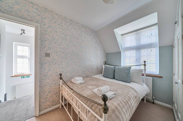 Spacious Surrey Home | Garden | Fast London Links - Pass the Keys in Woking, Surrey