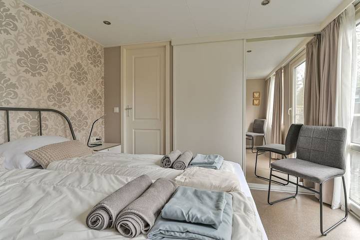 Spacious luxury 4 person Chalet in the middle of the Veluwe in Veluwe