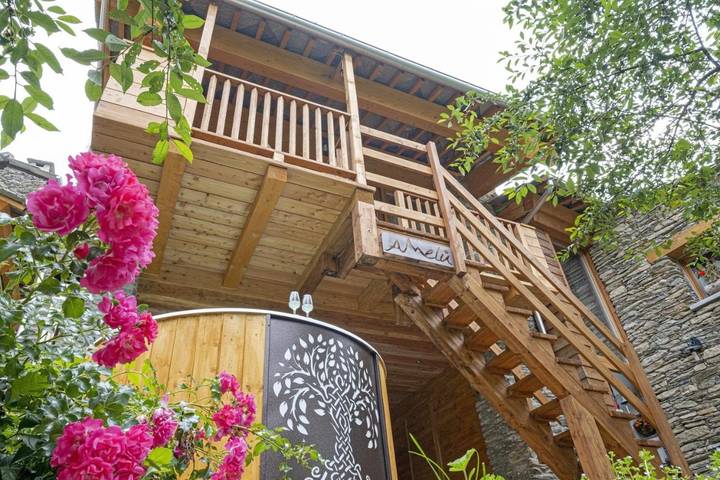 Gîte pour 2 personnes, avec Balcon et Terrasse ainsi que Jacuzzi et Jardin à Ostana