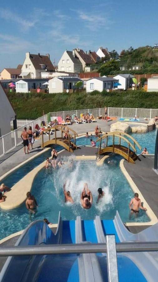 Camping pour 4 personnes, avec Terrasse et Jardin ainsi que Piscine et Sauna