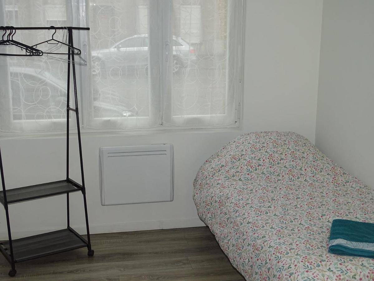 Appartement entier, One-Bedroom Apartment in Raismes, Région de Valenciennes