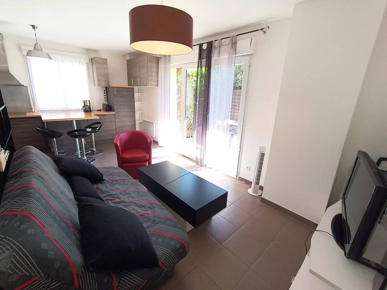 Entire apartment, Pleasant accommodation with its large terrace and enclosed land! in Aix-les-Bains, Chambéry region