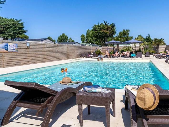 Camping pour 2 personnes, avec bassin pour enfant