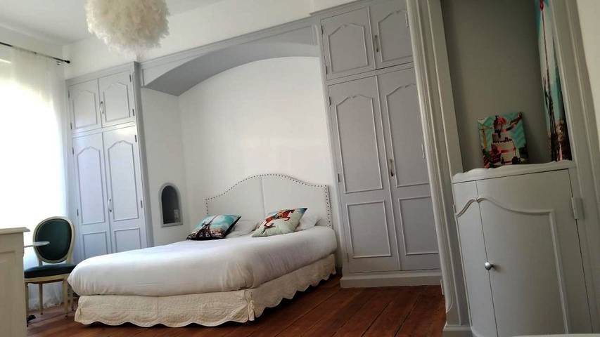 Chambre d’hôte pour 4 personnes, avec Terrasse ainsi que Jardin et Piscine