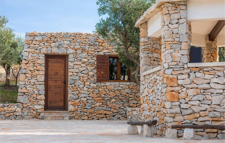 Apartment am Meer mit Pool, Terrasse und moderner Ausstattung – 2 km vom Strand entfernt in Povlja, Brac