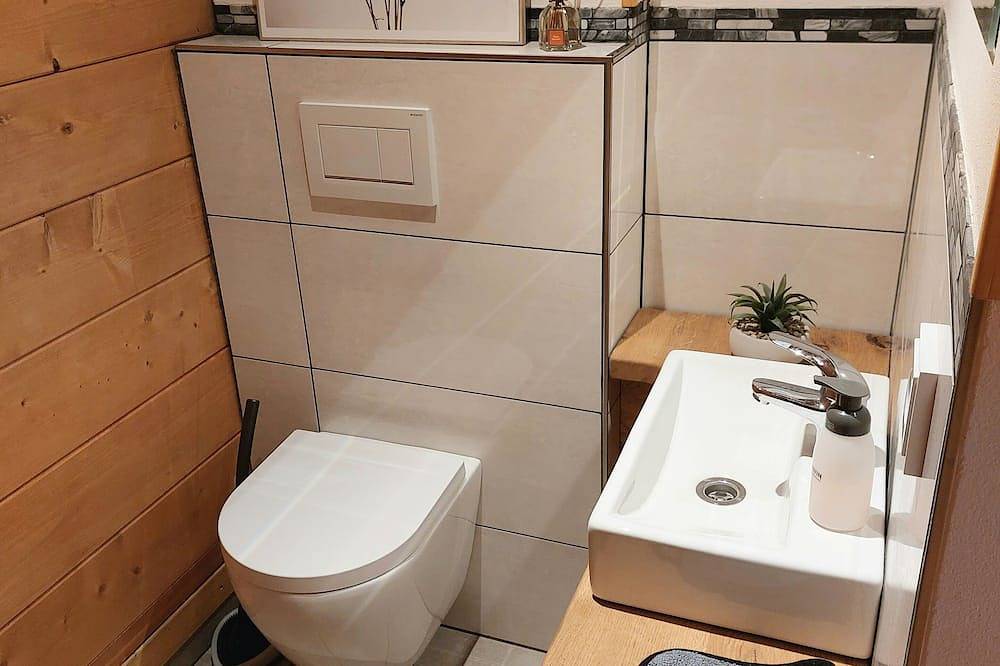 Ferienhaus mit Garten, Spielplatz, Whirlpool, Holzofensauna, Haustierfreundlich in Plütscheid, Eifelkreis Bitburg-Prüm