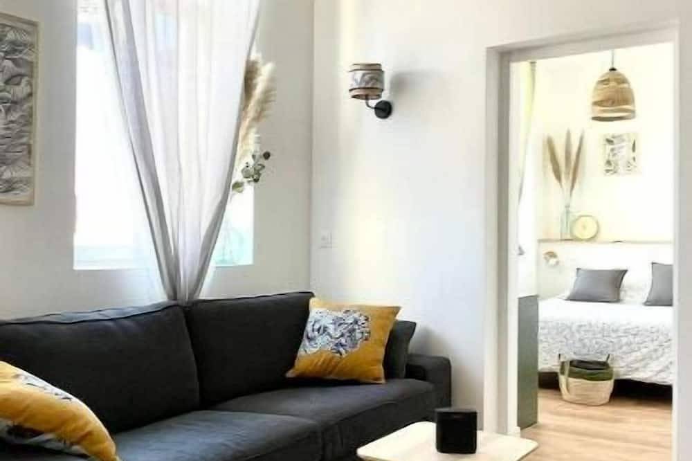 Entire apartment, Chez Clément et Mathilde -T2 Hyper Centre in Saint-Amand-les-Eaux, Valenciennes region