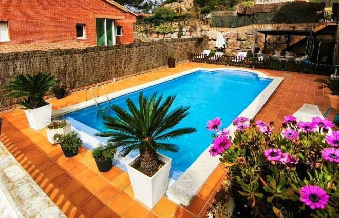Chalet para 16 personas, con jacuzzi además de jardín y piscina - 1