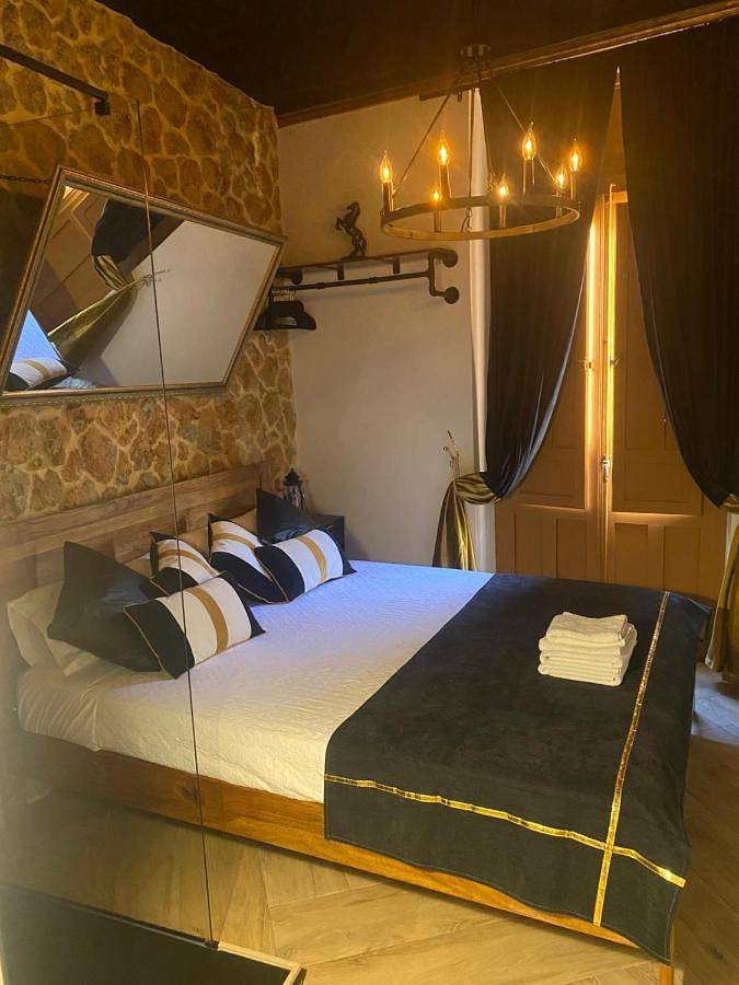 Utopía Alicante - Hotel Boutique para adultos in El Barrio, Alicante