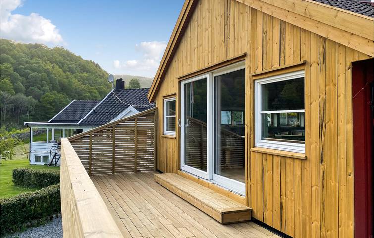 Ferienhaus für 7 Personen mit Terrasse in Lyngdal