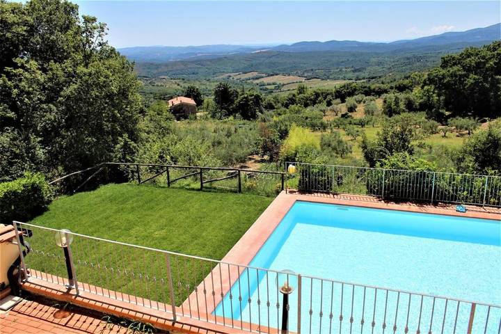 Appartamento per 4 persone, con piscina e panorama nonché giardino, adatto a famiglie con bambini in Monteverdi Marittimo