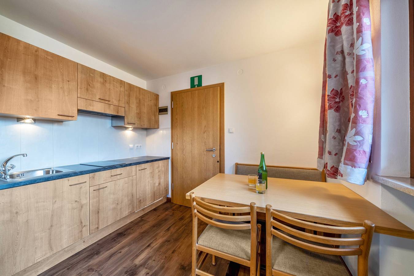 Ganze Wohnung, Ferienwohnung "Kammerhof Apfel" mit Bergblick, Wlan, Balkon & Garten in Mitterlana, Lana