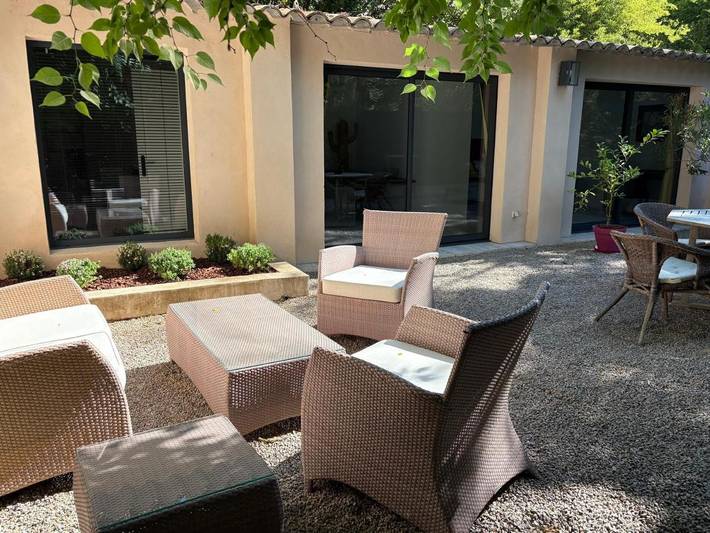 Location de vacances pour 2 personnes, avec vue ainsi que jardin et piscine à Velaux - 2