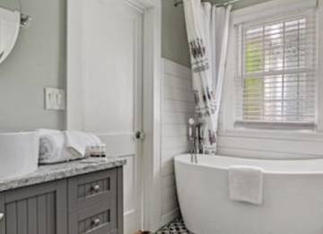 Log Cabin for 6 Guests in Rutherford County, Picture 2