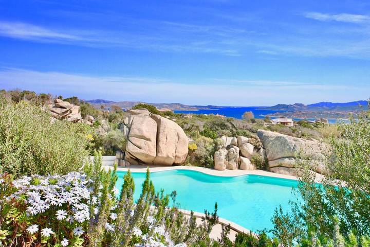 Casa vacanza per 5 persone, con Idromassaggio e Terrazza nonché Giardino e Piscina a Porto Rafael