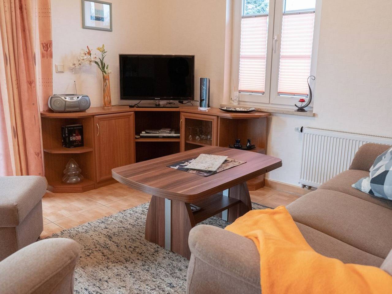 Ganze Ferienwohnung, Haus Sabine - Eg - Helle, große Erdgeschosswohnung in ruhiger Lage! in Müggenburg, Zingst