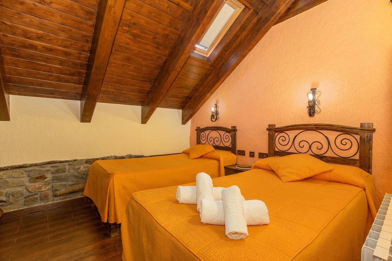 Apartamento 'Cambolino' con vistas a la montaña, terraza privada y Wi-Fi in Fiscal, Pirineo Aragonés