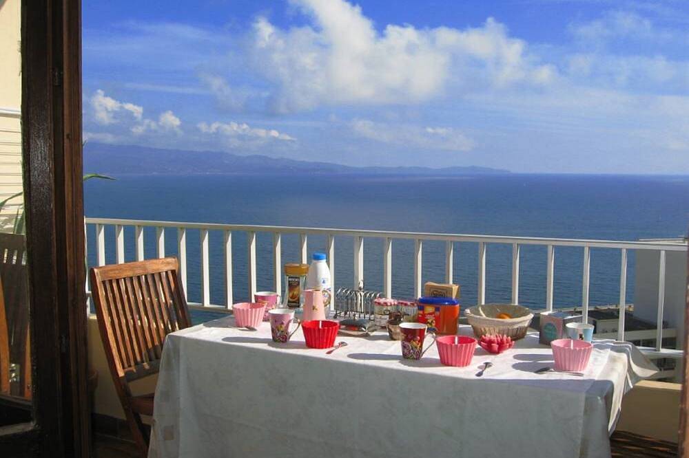 Entire apartment, Magnificent sea view More than 50 star reviews from my hosts !!! in Ajaccio, Golfe D'Ajaccio