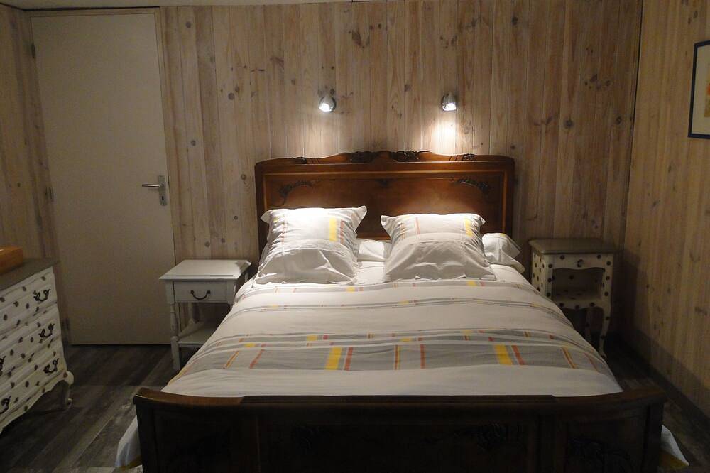 Very nice suite completely independent with its private bathroom in Unieux, Massif Central