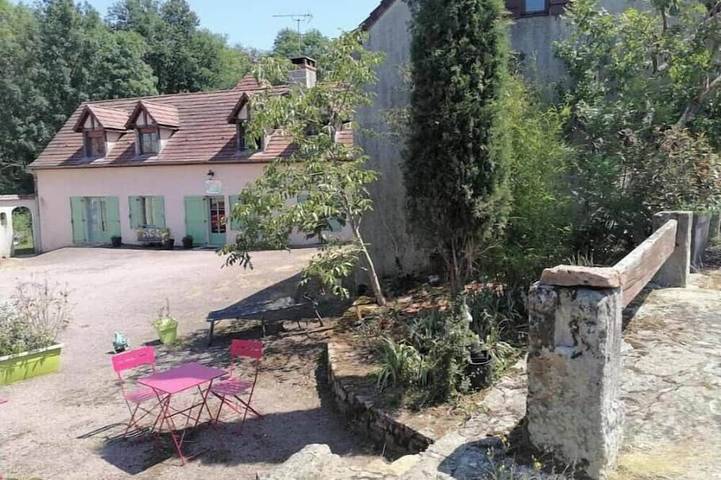 Fée Grenouille Vacation Rental: Studio in Mornay, Charolles und Umgebung