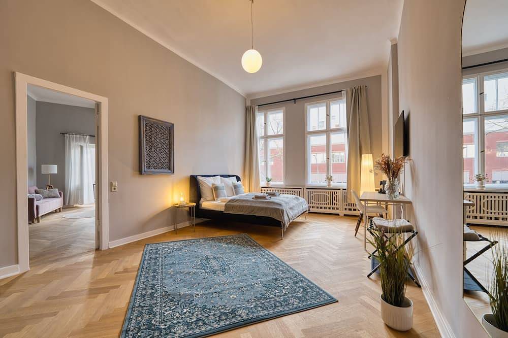 Ganze Wohnung, Family-Friendly 2Br Apartment, Bright Winter Garden, 70m to Metro, Sleeps 6 in Berlin Innenstadt, Berlin