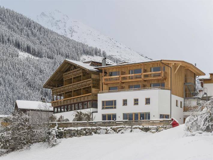 Hotel für 4 Personen, mit Garten und Sauna sowie Ausblick und Balkon in Brenner