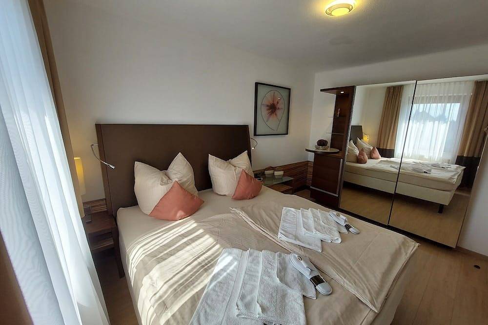 Ganze Wohnung, Ferienwohnung 1.Og (45 qm) für bis zu 5 Personen mit Smart-Tv und Wellnessdusche in Selb, Oberfranken